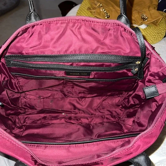 Michal Kors burgundy shoulder bag - Picture 2 of 3